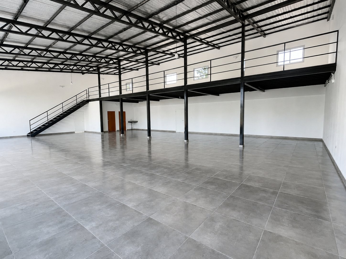 Salón principal con doble altura